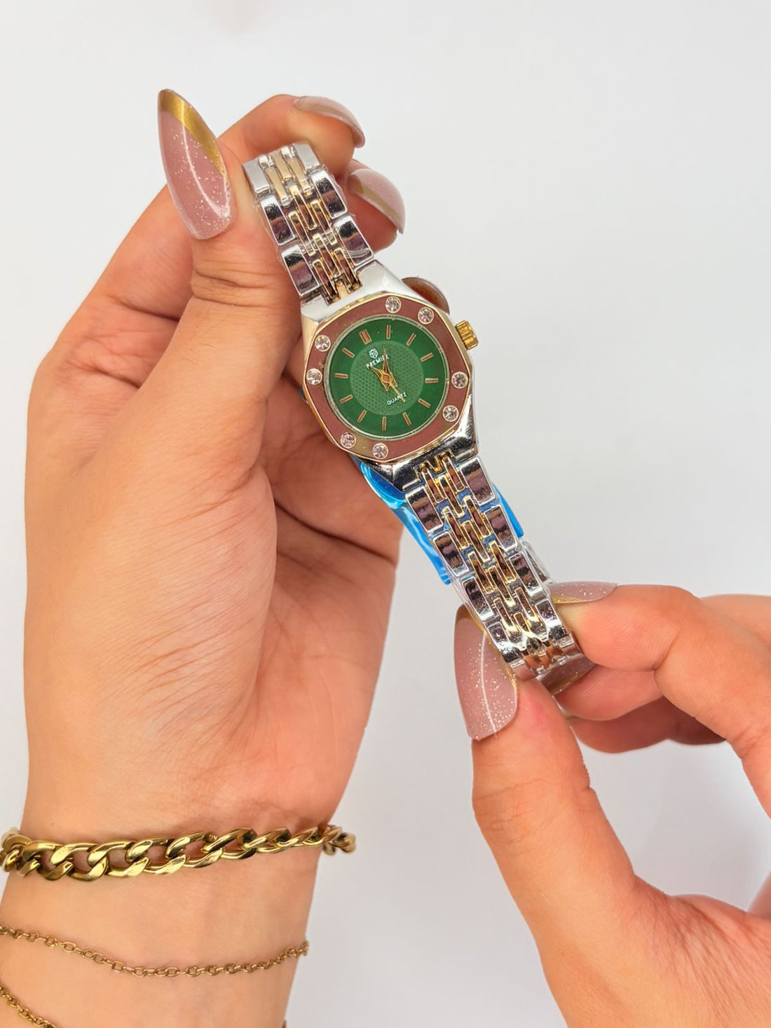 Luxury Women's Two-Tone Quartz Watch with Emerald Green Dial
