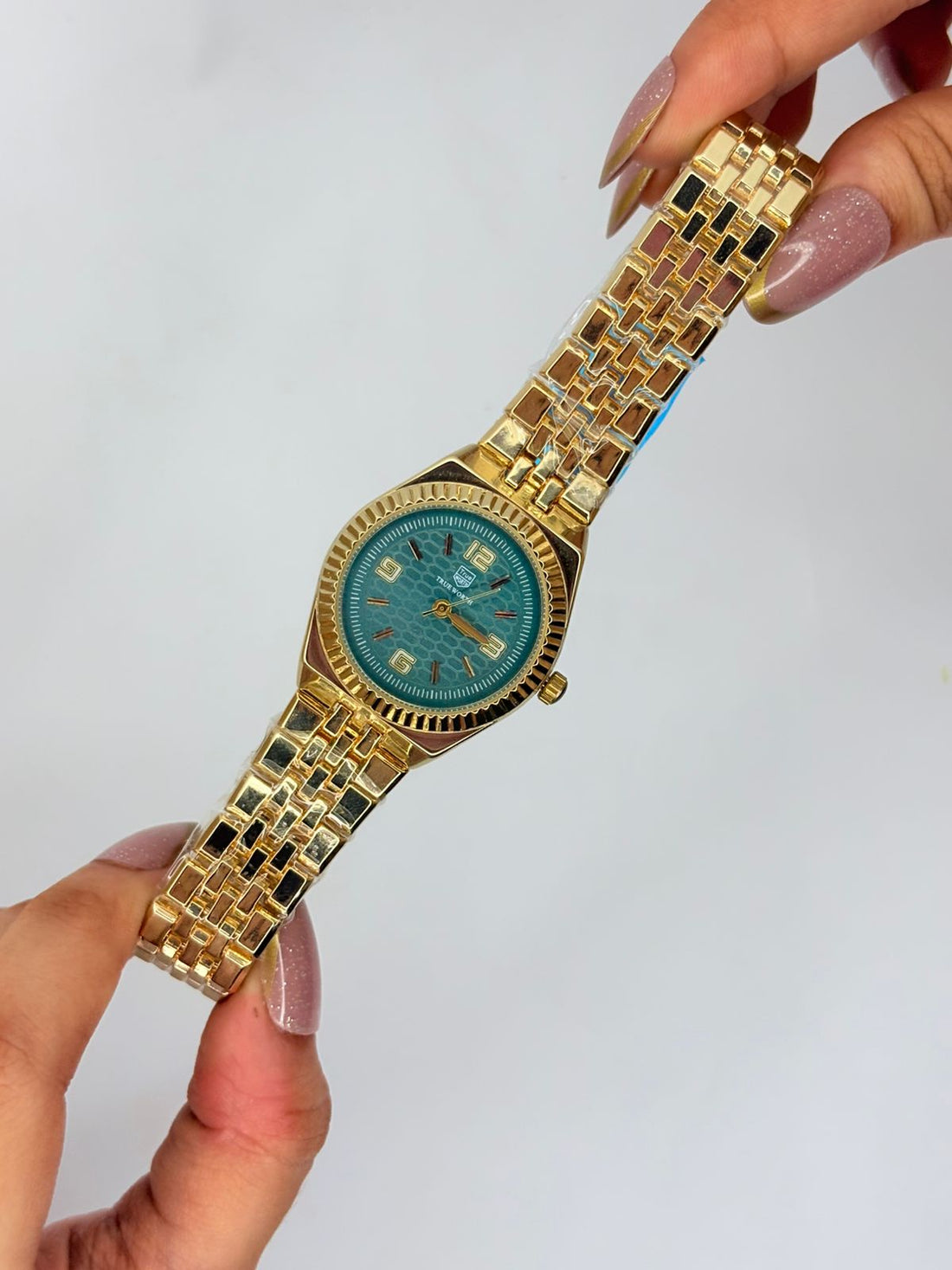 Luxury Women's Gold Quartz Watch with Sky Blue Dial