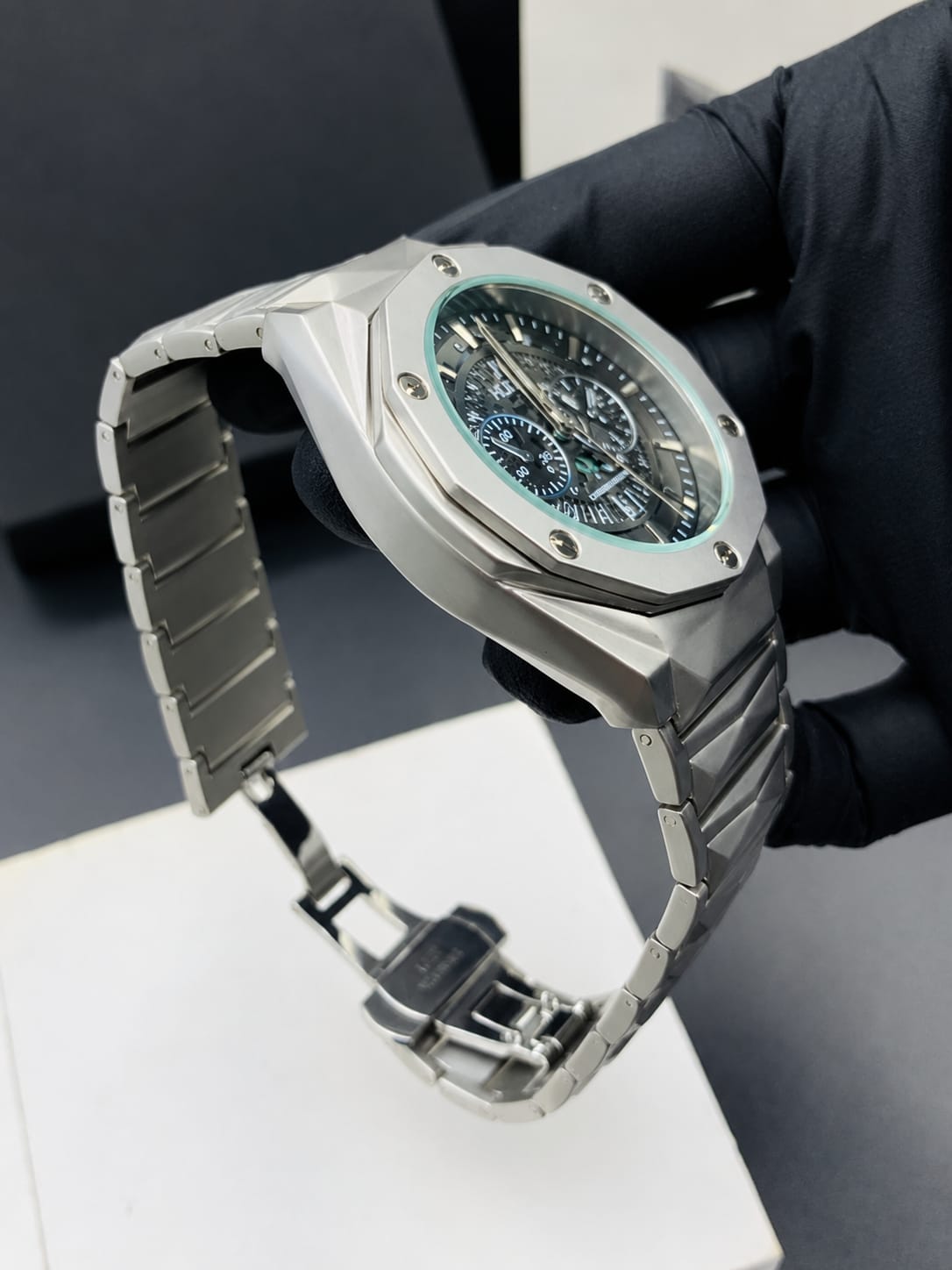 Hublot Diamond Cut Black Dial Silver Chain Date Working